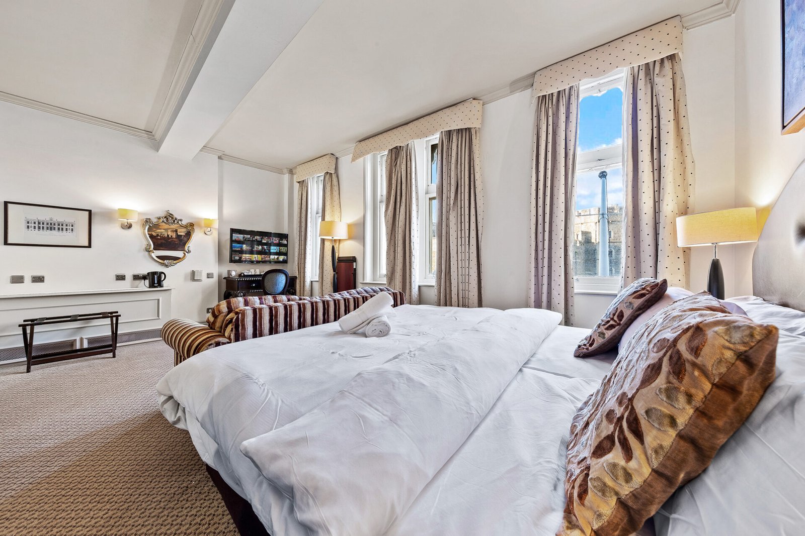 Deluxe bedroom with castle view at the Harte & Garter Hotel, Windsor